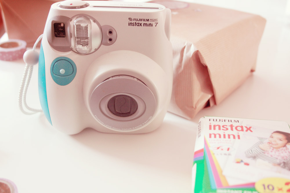 Instax lance un nouvel appareil photo instantané idéal pour vos soirées