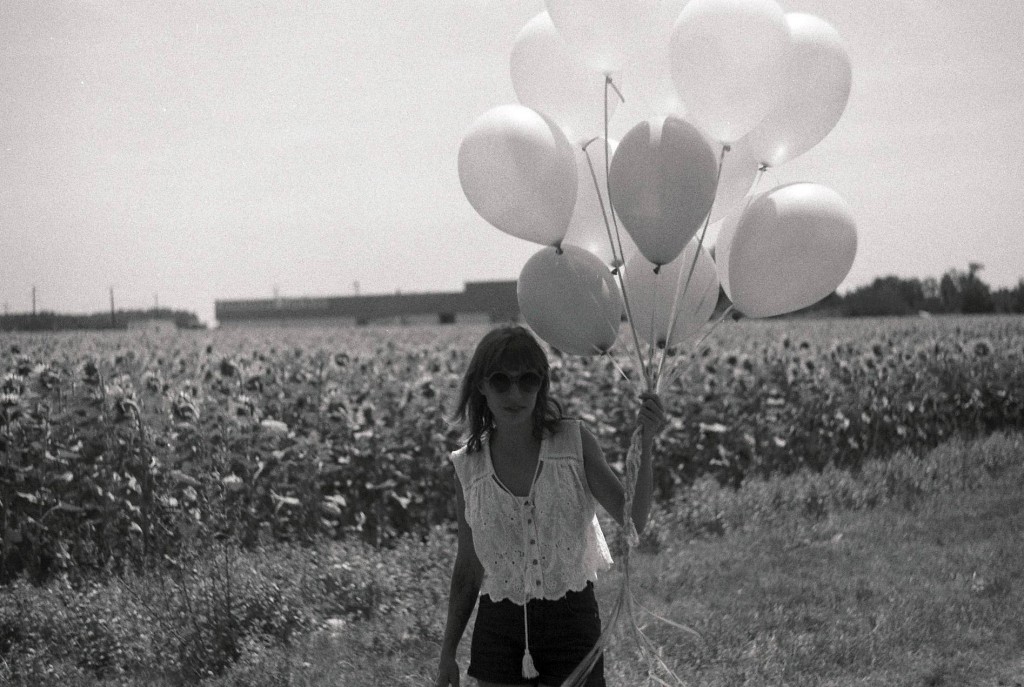 sp4nk-astrid-35mm-balloon-field-12