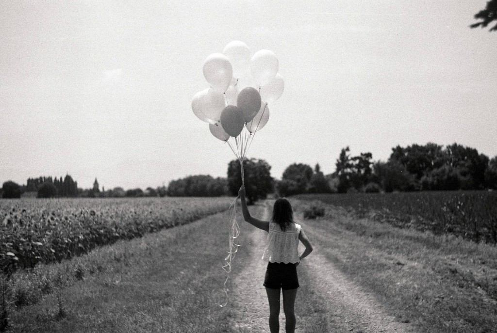 sp4nk-astrid-35mm-balloon-field-13