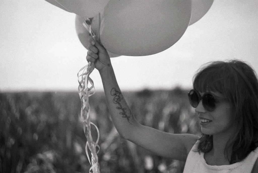 sp4nk-astrid-35mm-balloon-field-3