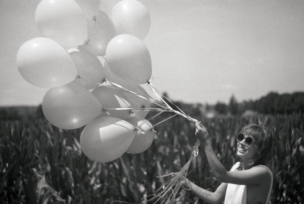 sp4nk-astrid-35mm-balloon-field-4