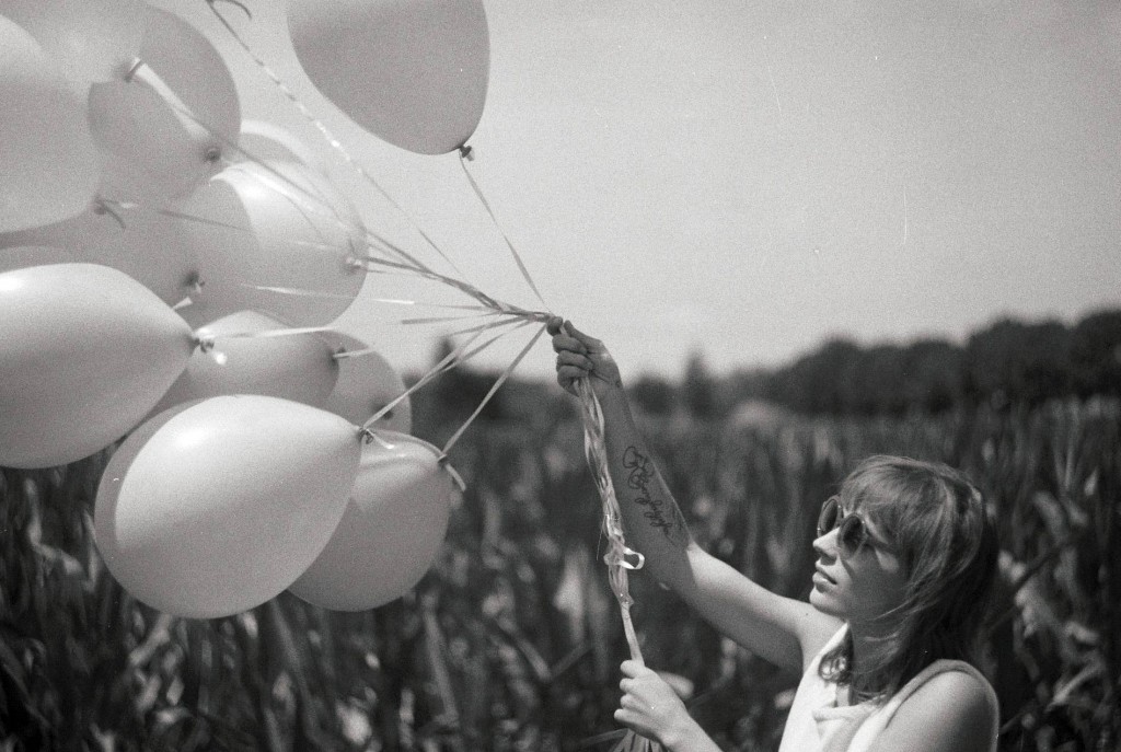 sp4nk-astrid-35mm-balloon-field-5