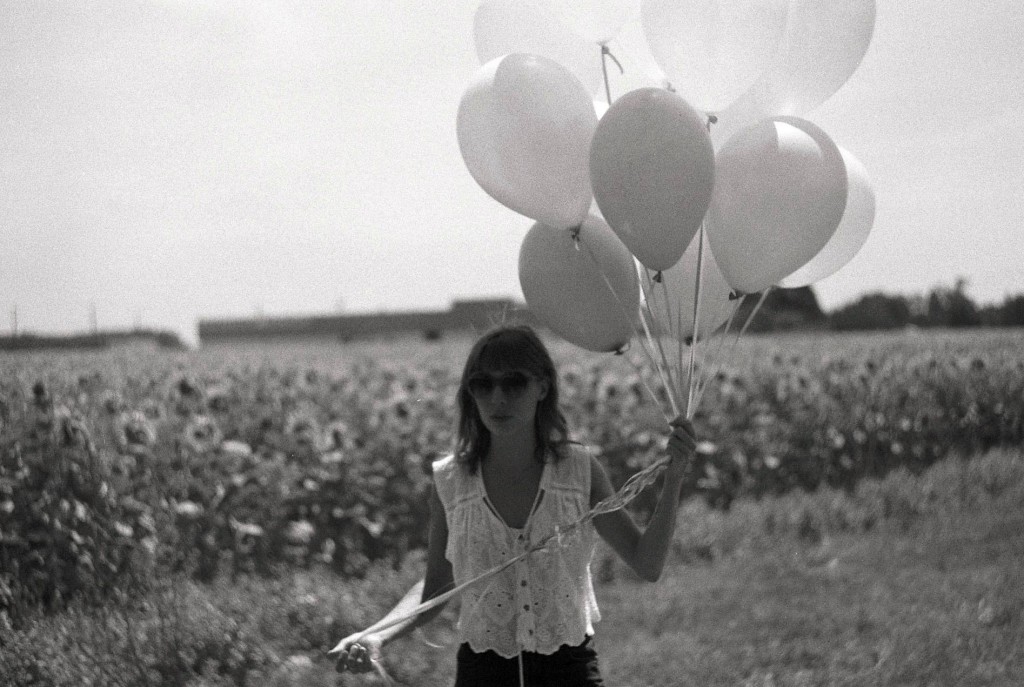 sp4nk-astrid-35mm-balloon-field-8